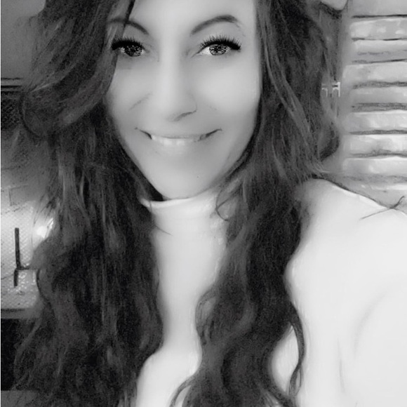 Meet your Posher, Christine - Picture 3 of 12